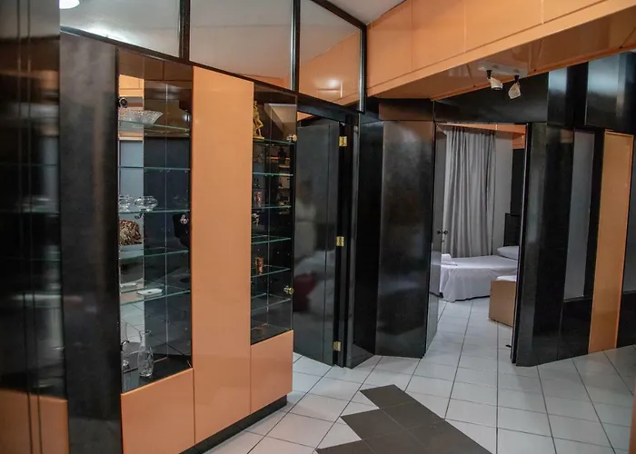 Christine\'S Downtown Suites
