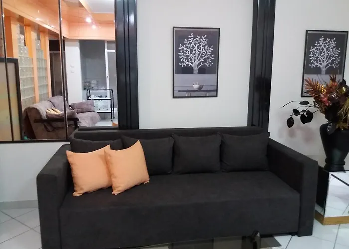 Christine\'S Downtown Suites